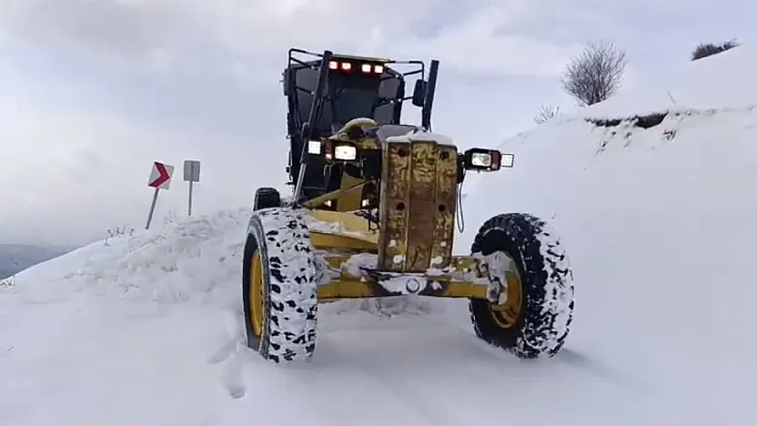 320 köy yolunda çalışmalar sürüyor