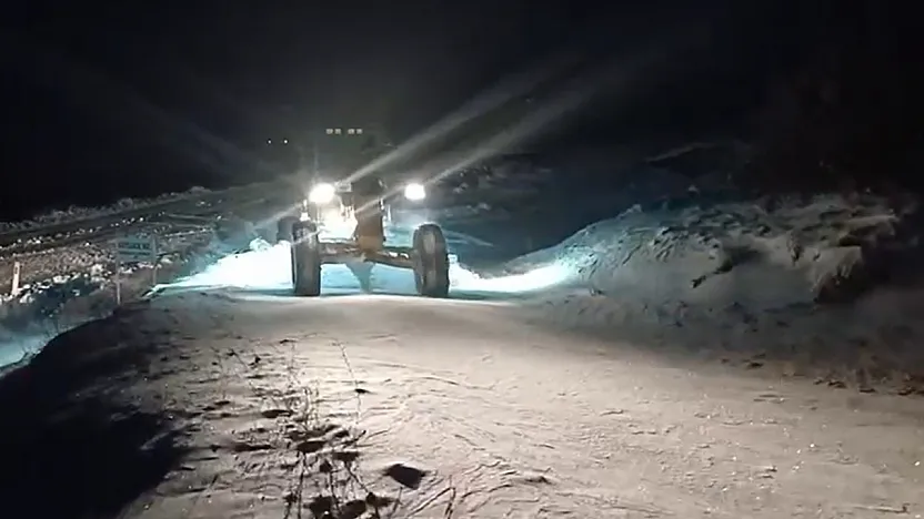 Elazığ'da karla mücadele çalışmaları sürüyor