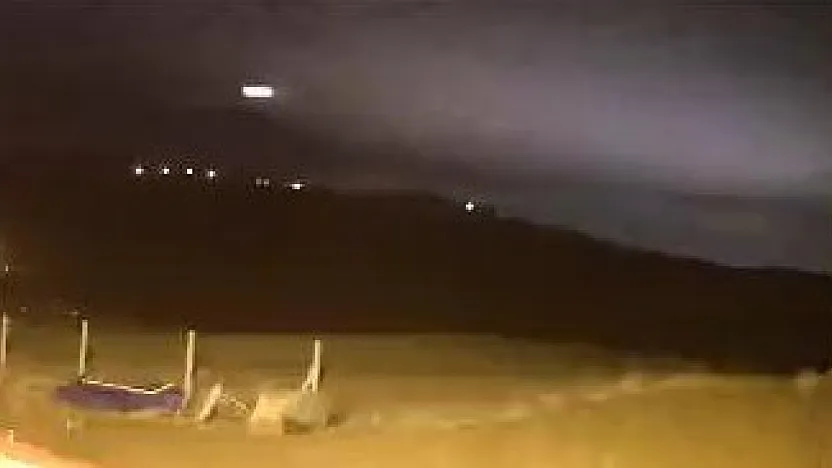 Elazığ'da meteorun düşme anı kameralara yansıdı