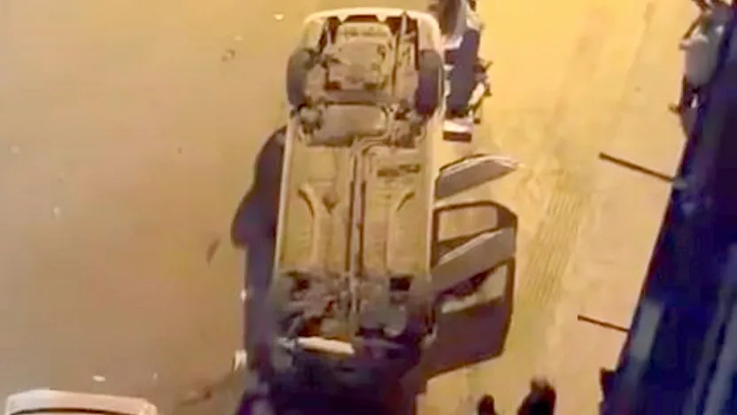 Elazığ'da otomobil takla attı