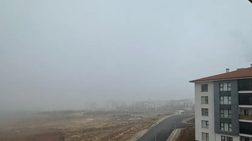 Elazığ'da sis etkisini sürdürüyor