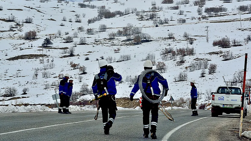 Fırat EDAŞ, zorlu kış şartlarına karşı sahada önlemlerini aldı