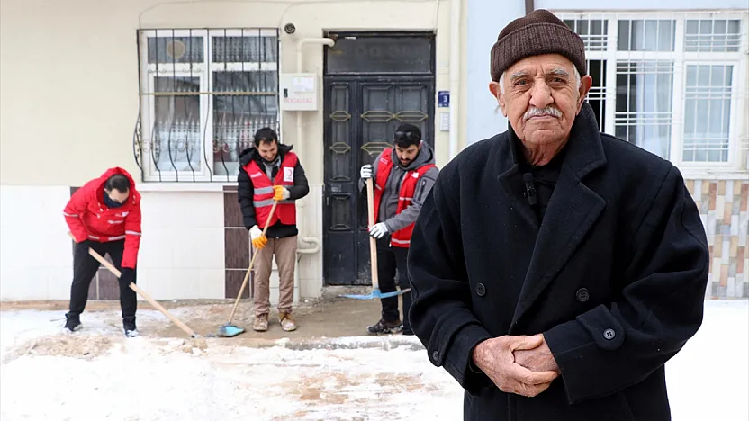 Gençlerden gönülleri ısıtan hareket