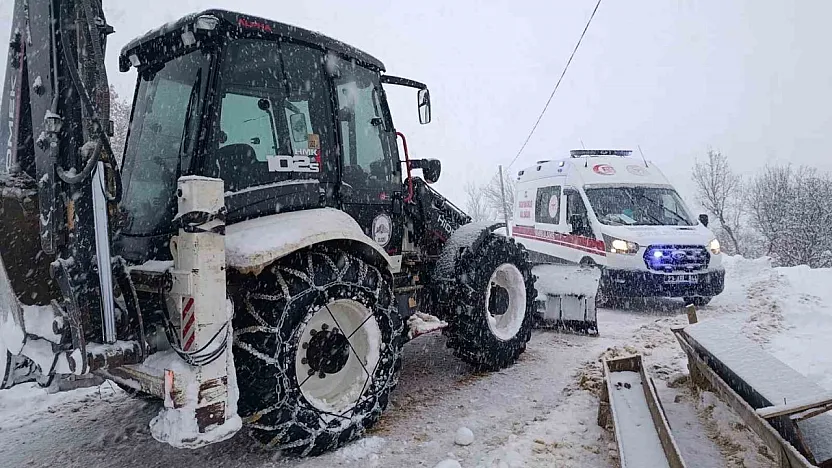 Elazığ'da ambulans mahsur kaldı