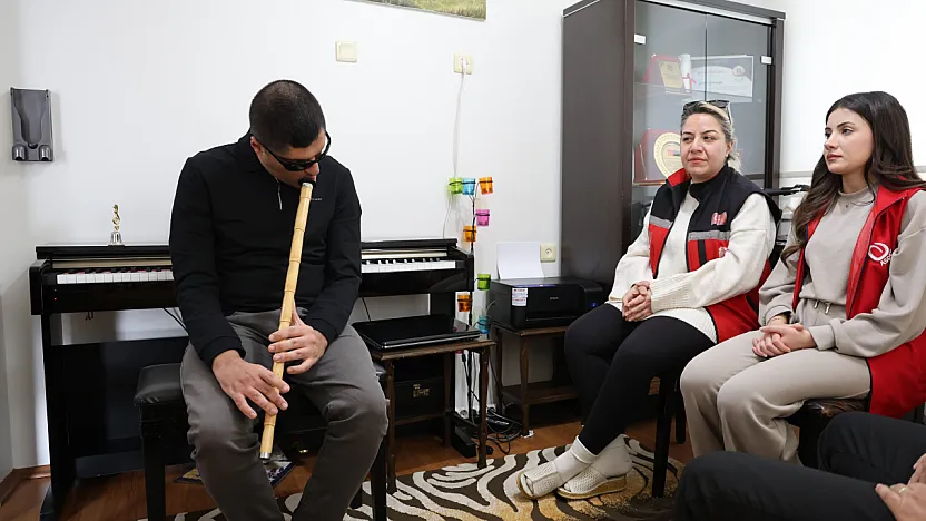 Konservatuvarı dereceyle bitirdi enstrümanda ustalaştı