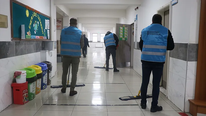 Okullar yükümlülerin çalışmasıyla temizlendi