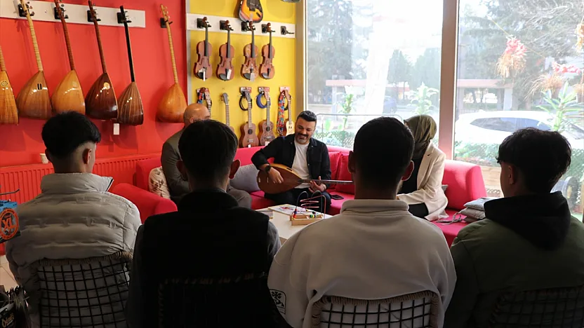 Elazığ'da denetimli serbestlikteki çocuklar sanatla buluşuyor